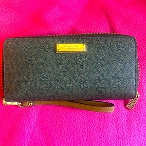 Brand new iconic MK wallet